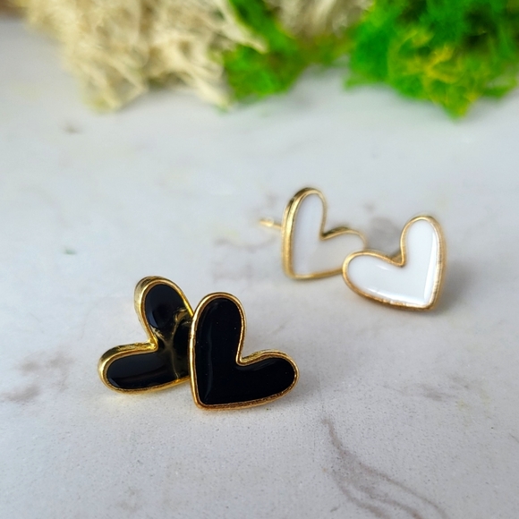 New gold tone and enamel studs black white hearts - Picture 1 of 6